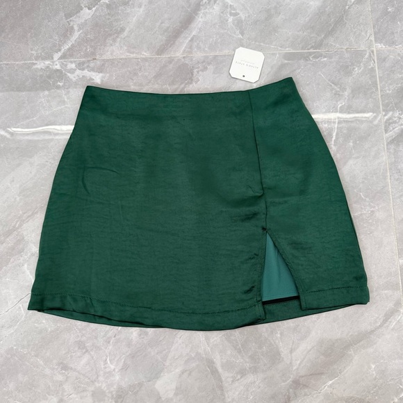 Altar'd State Dresses & Skirts - Women’s Altar’d State Slit Mini Skirt Medium